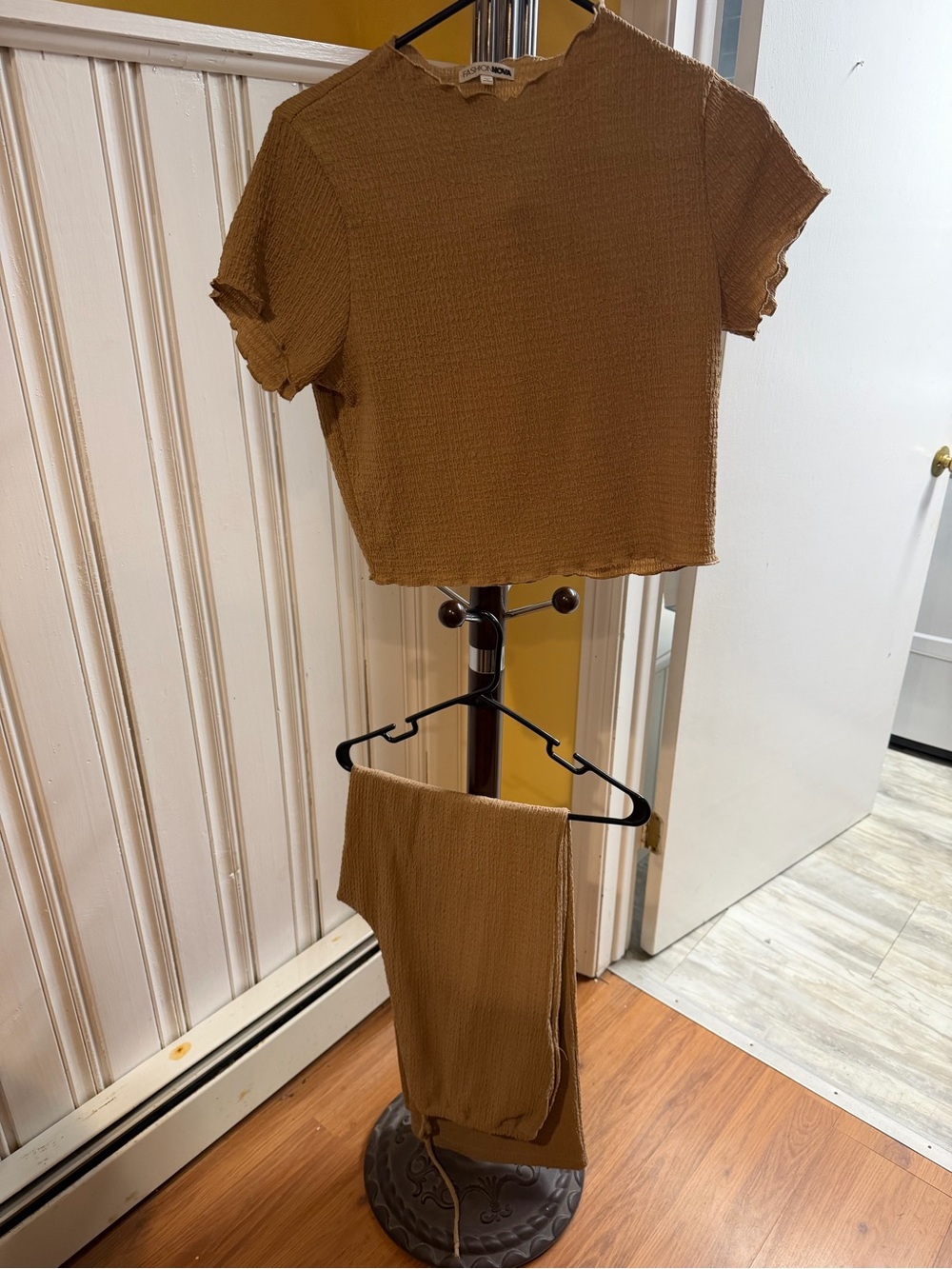 Fashion Nova Ribbed Lettuce-Edge Top in Cognac Brown